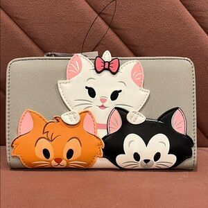 NWT Disney Loungefly Aristocats Zipper Wallet.